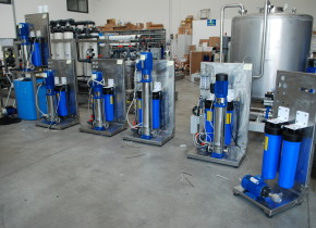 Montaggio di vari osmosi inversa serie ROT EDT.
Assembly of various reverse osmosis ROT EDT series.