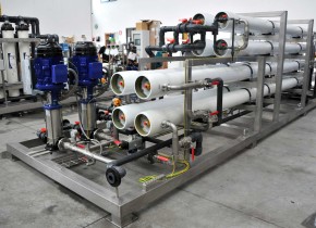 Osmosi inversa doppio stadio da 20 mc/h.
Two stage reverse osmosis 20 mc/h.